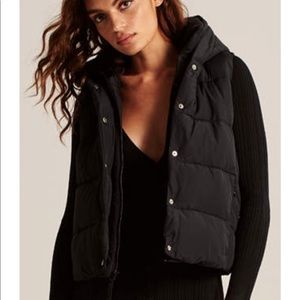 A&F woman’s puffer vest in Black size small